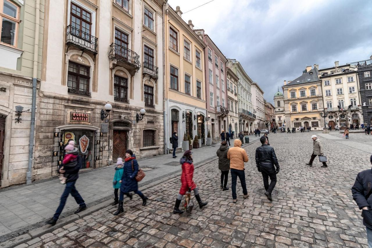 на площі ринок 41 * Lviv